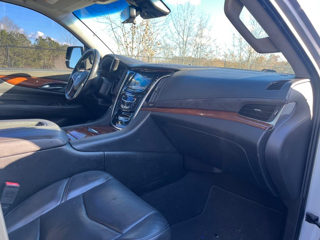 2019 Cadillac Escalade ESV Luxury photo