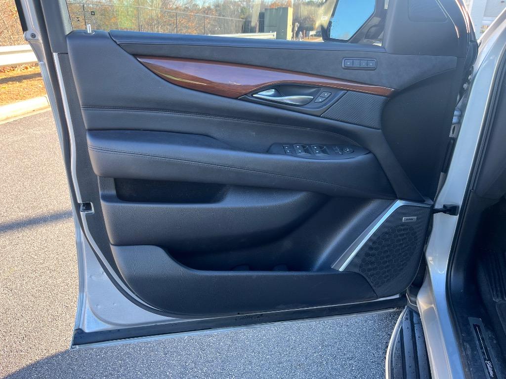 2019 Cadillac Escalade ESV Luxury photo