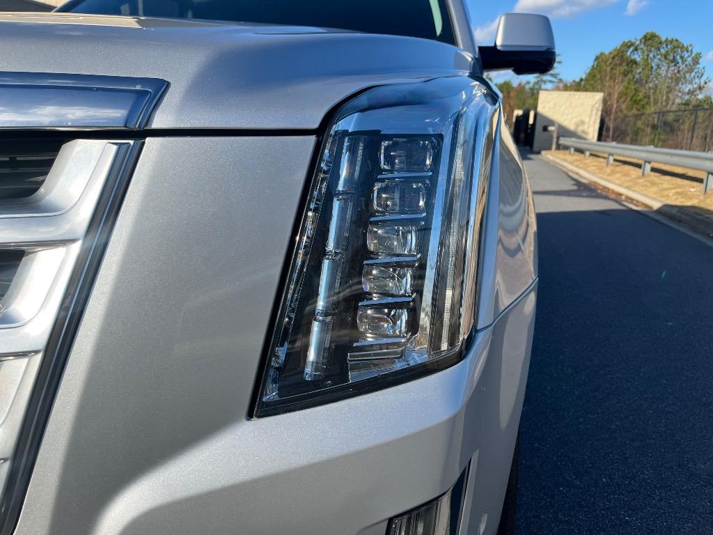 2019 Cadillac Escalade ESV Luxury photo