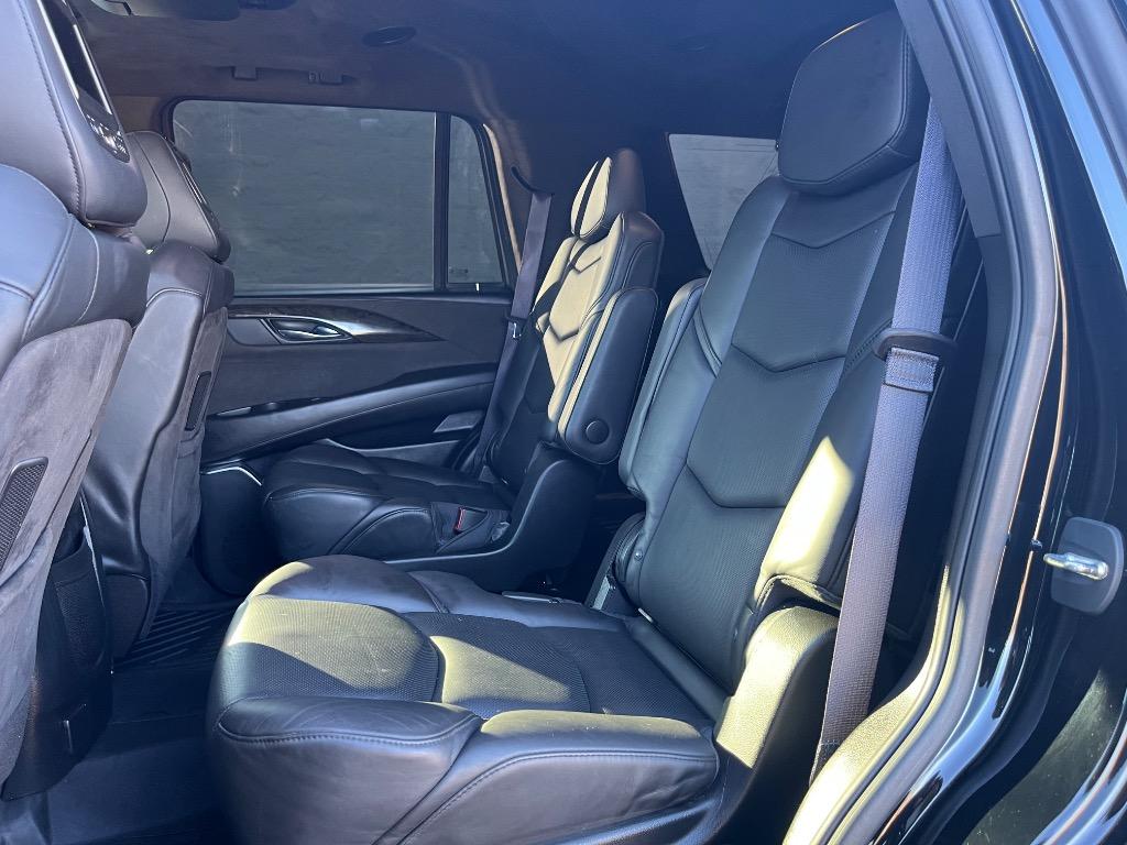 2016 Cadillac Escalade Platinum photo