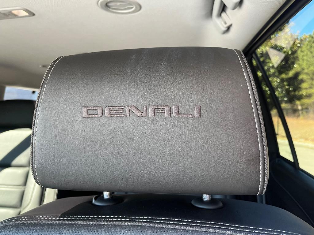 2018 GMC Yukon Denali photo