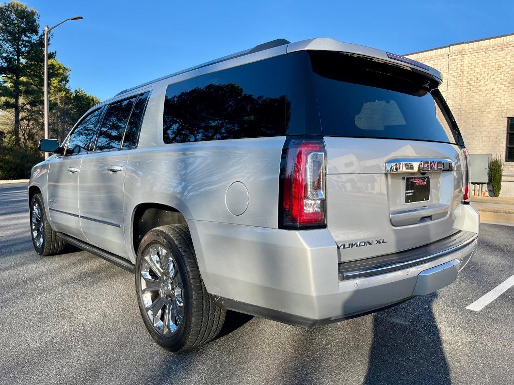 2016 GMC Yukon XL 1500 Denali photo