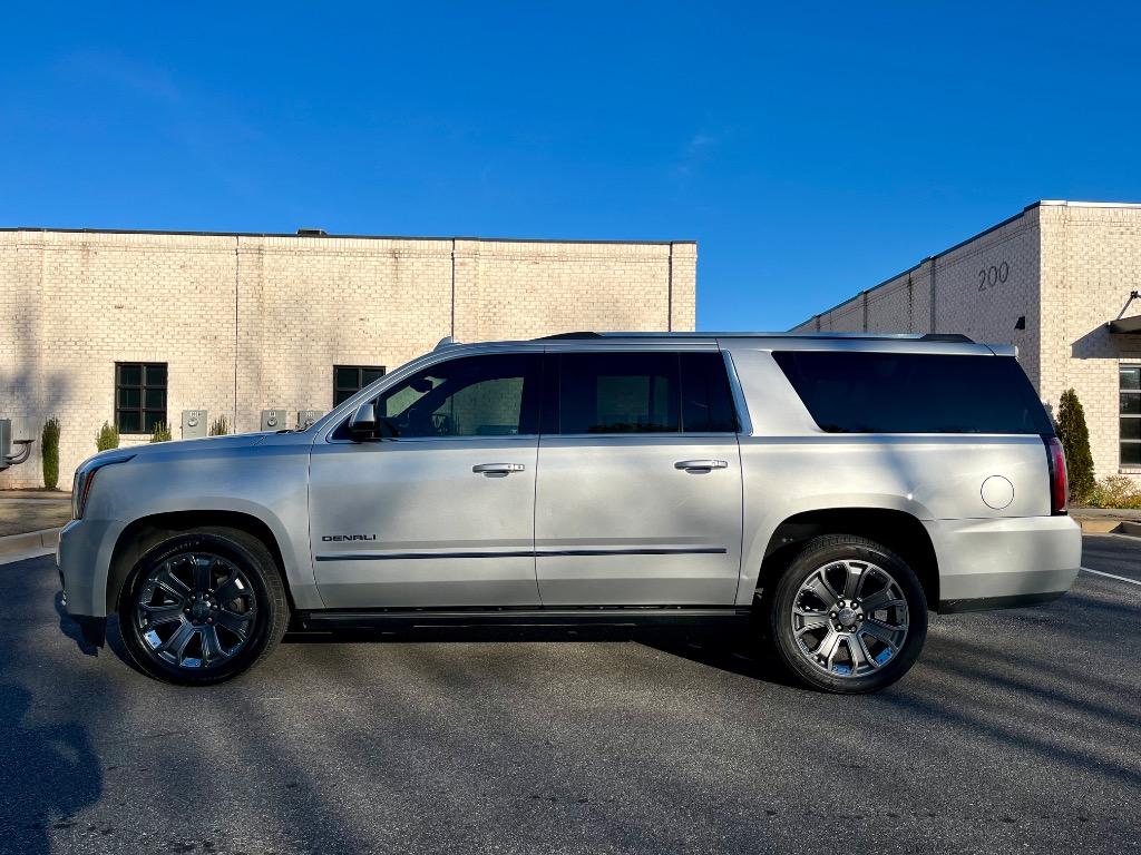 2016 GMC Yukon XL 1500 Denali photo