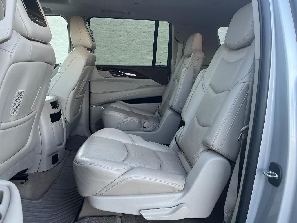 2016 Cadillac Escalade ESV Luxury photo