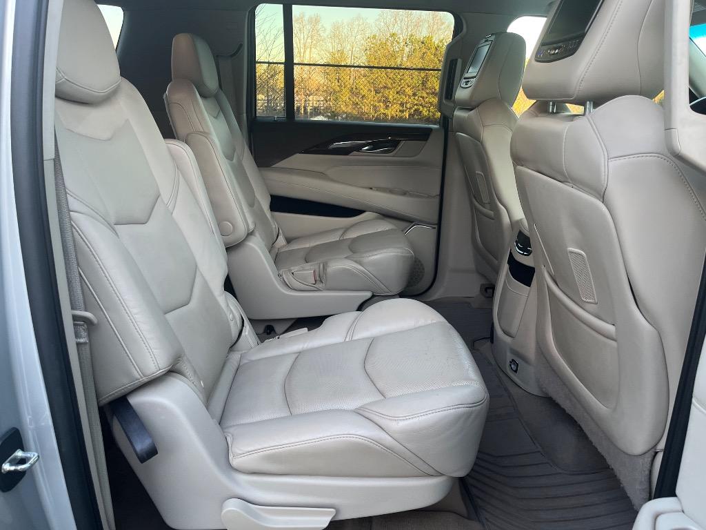 2016 Cadillac Escalade ESV Luxury photo