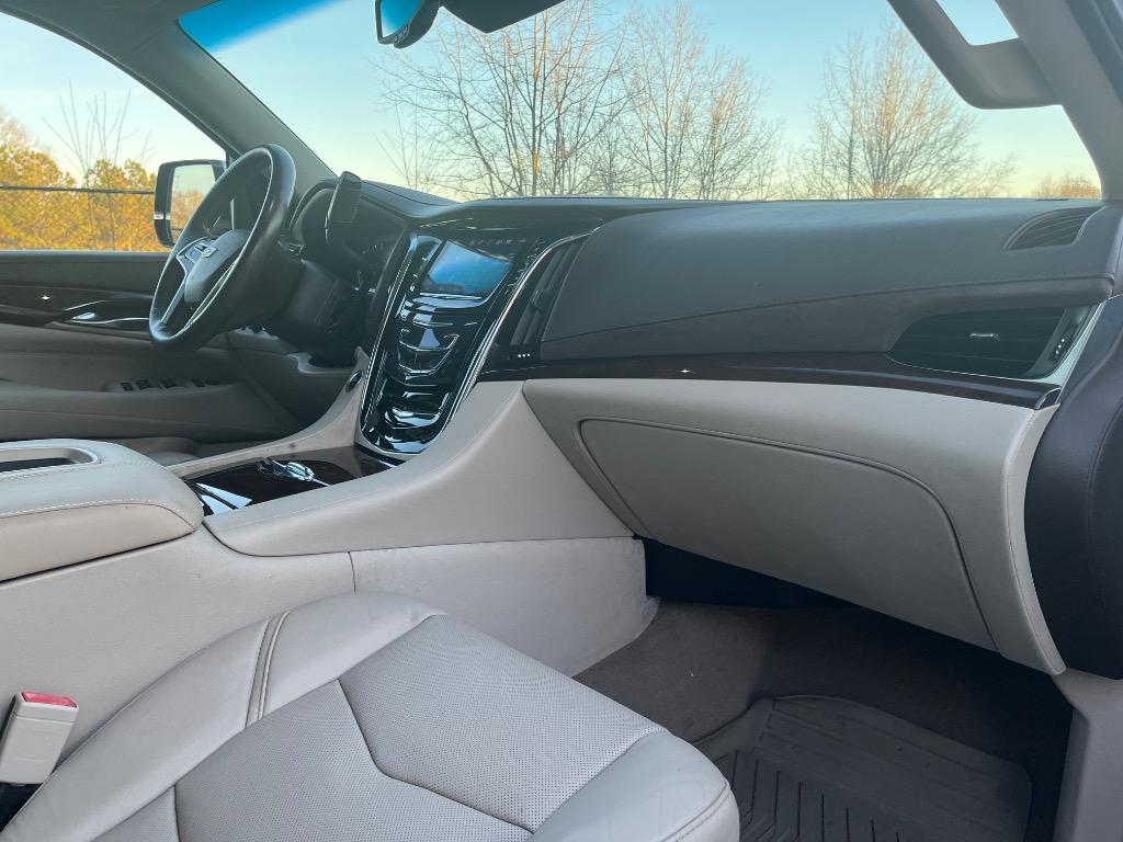 2016 Cadillac Escalade ESV Luxury photo