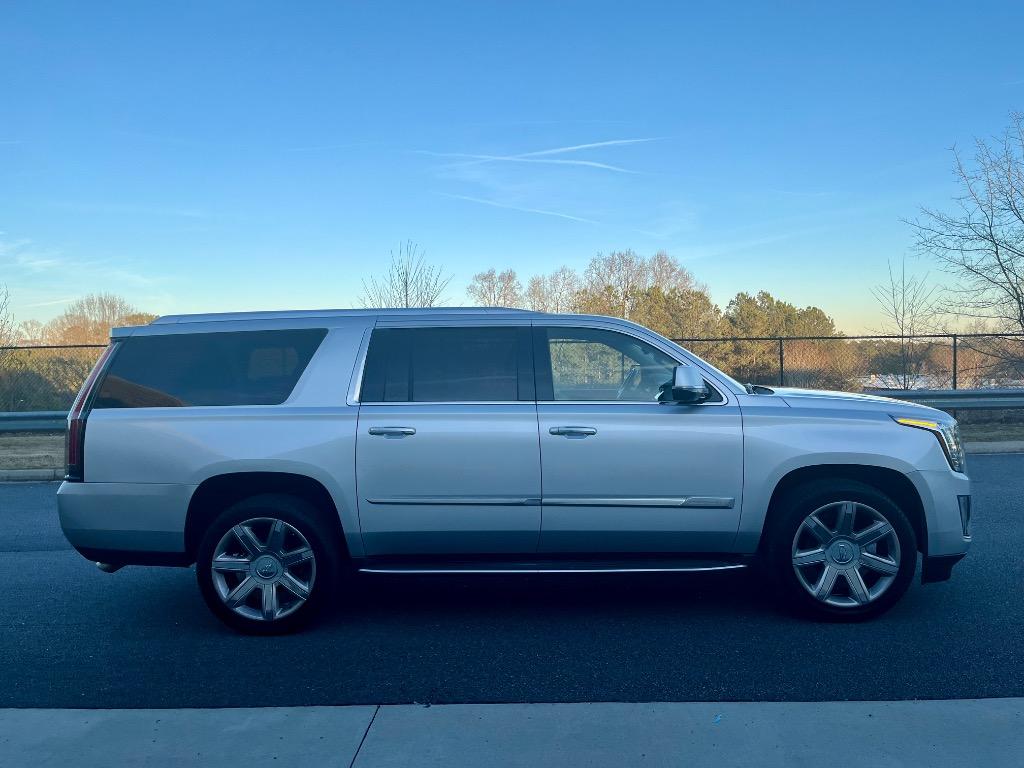 2016 Cadillac Escalade ESV Luxury photo