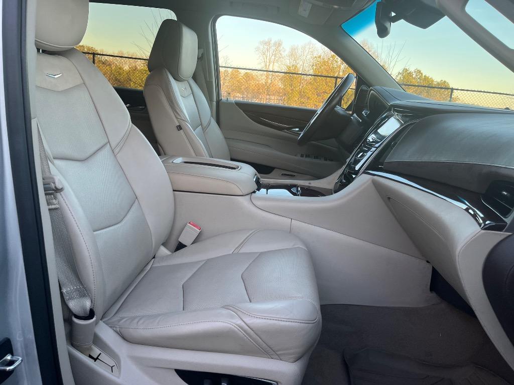 2016 Cadillac Escalade ESV Luxury photo