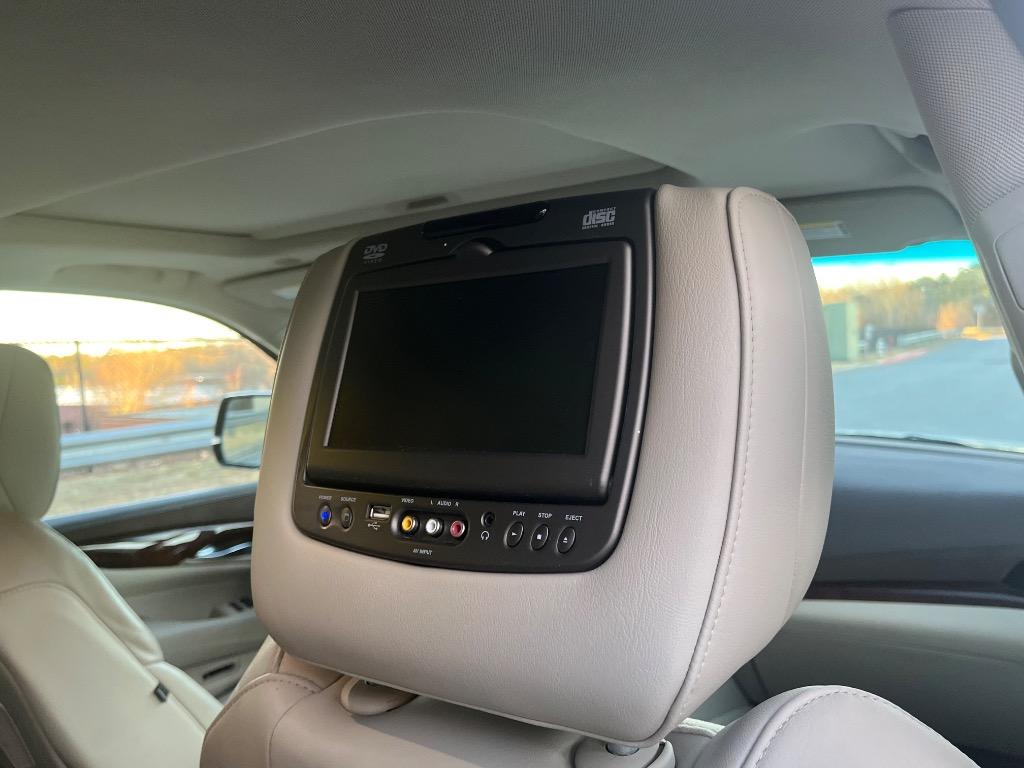 2016 Cadillac Escalade ESV Luxury photo