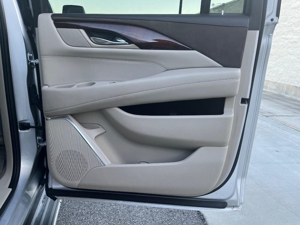 2016 Cadillac Escalade ESV Luxury photo