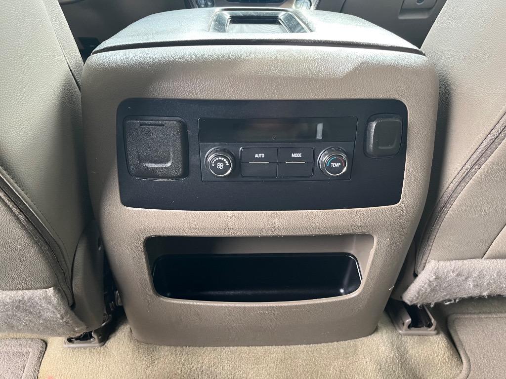 2018 Chevrolet Suburban 1500 LT photo