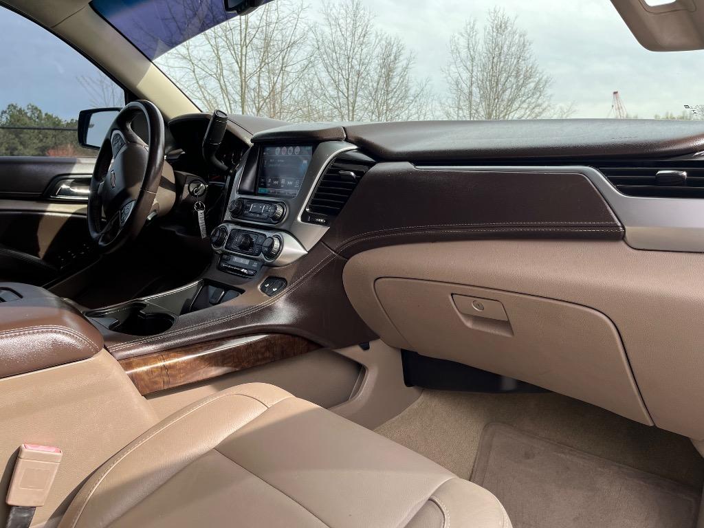2018 Chevrolet Suburban 1500 LT photo