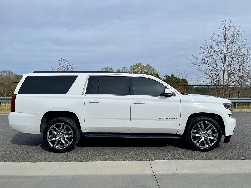 2018 Chevrolet Suburban 1500 LT photo