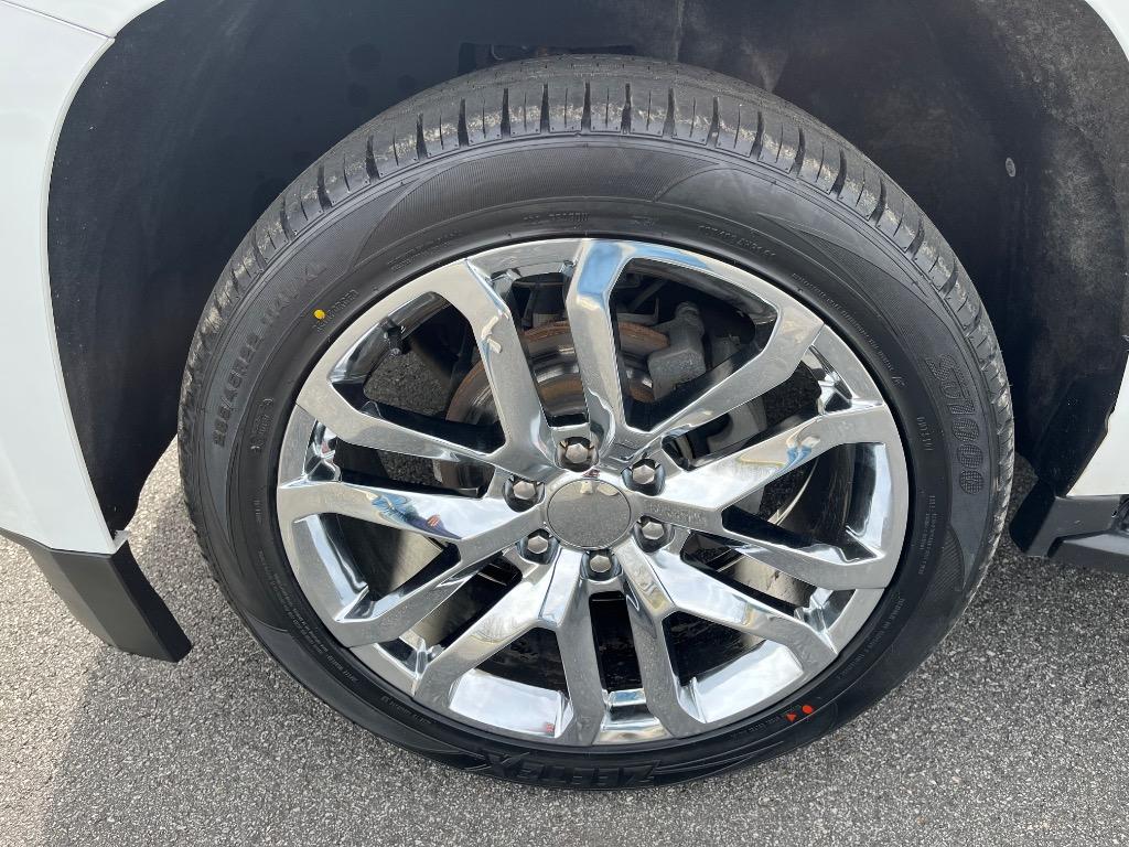 2018 Chevrolet Suburban 1500 LT photo