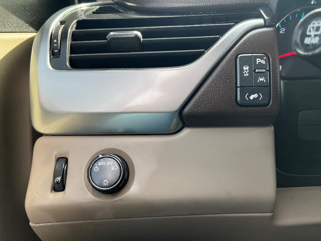 2018 Chevrolet Suburban 1500 LT photo