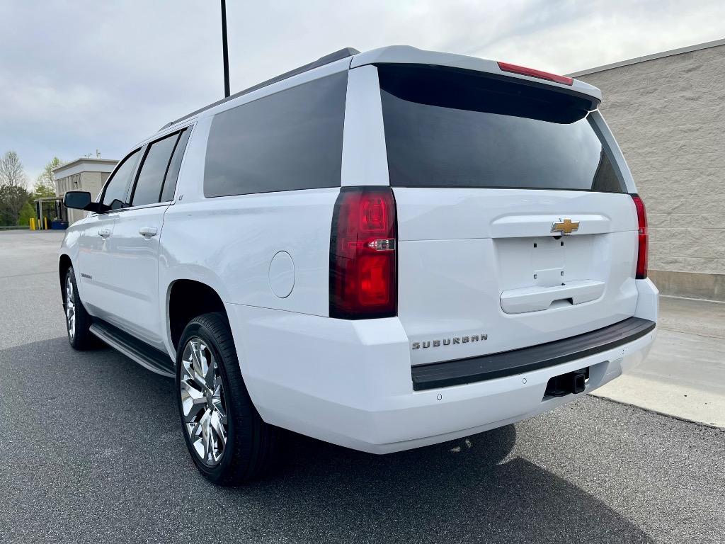 2018 Chevrolet Suburban 1500 LT photo