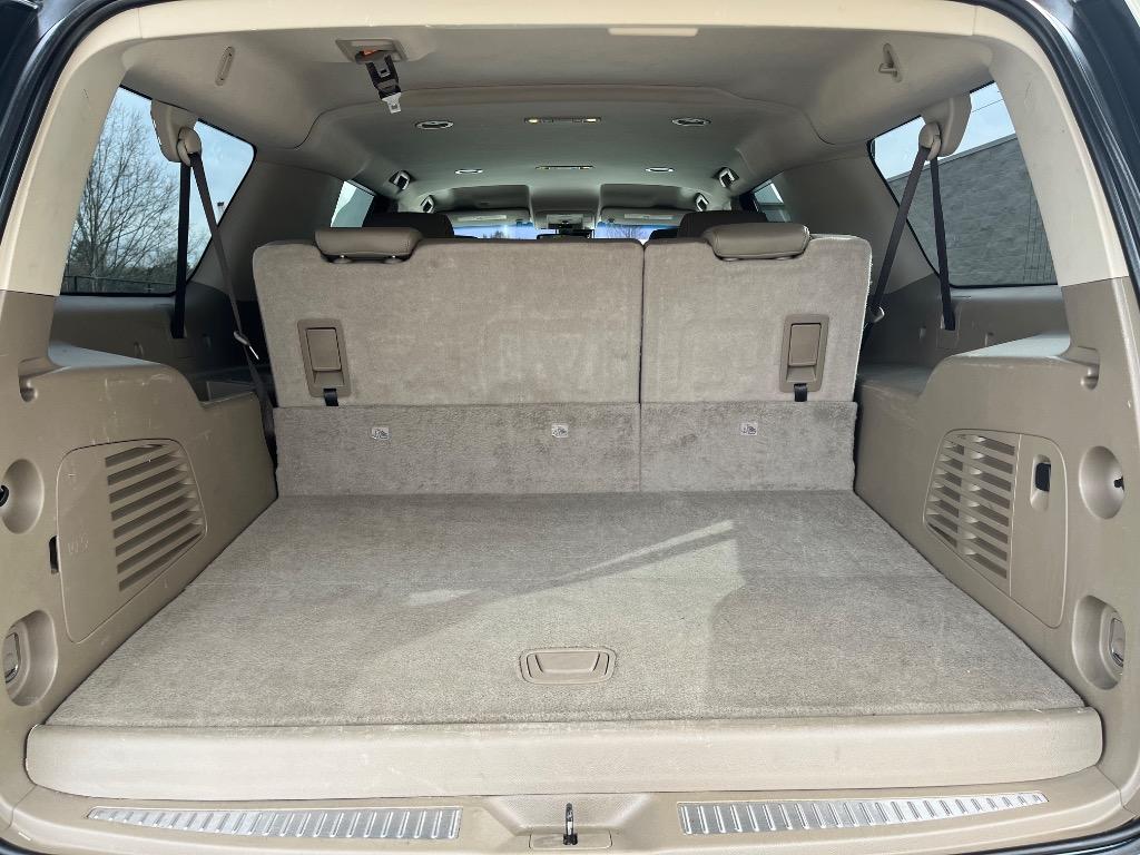 2018 Chevrolet Suburban 1500 LT photo