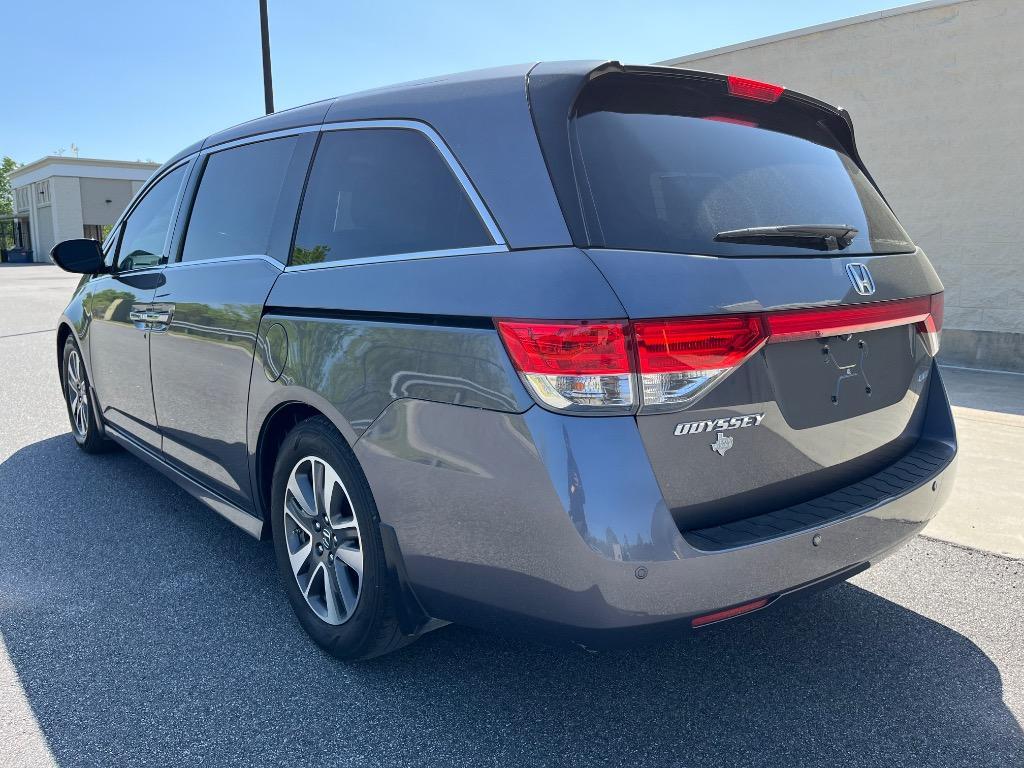 2015 Honda Odyssey Touring photo