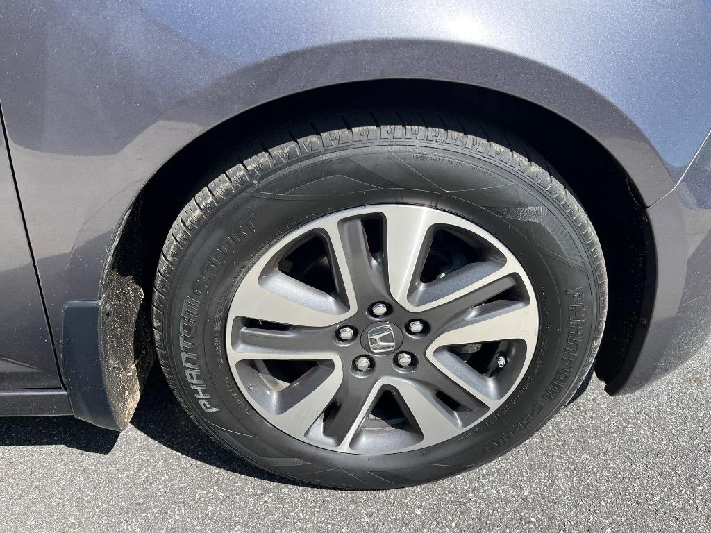 2015 Honda Odyssey Touring photo