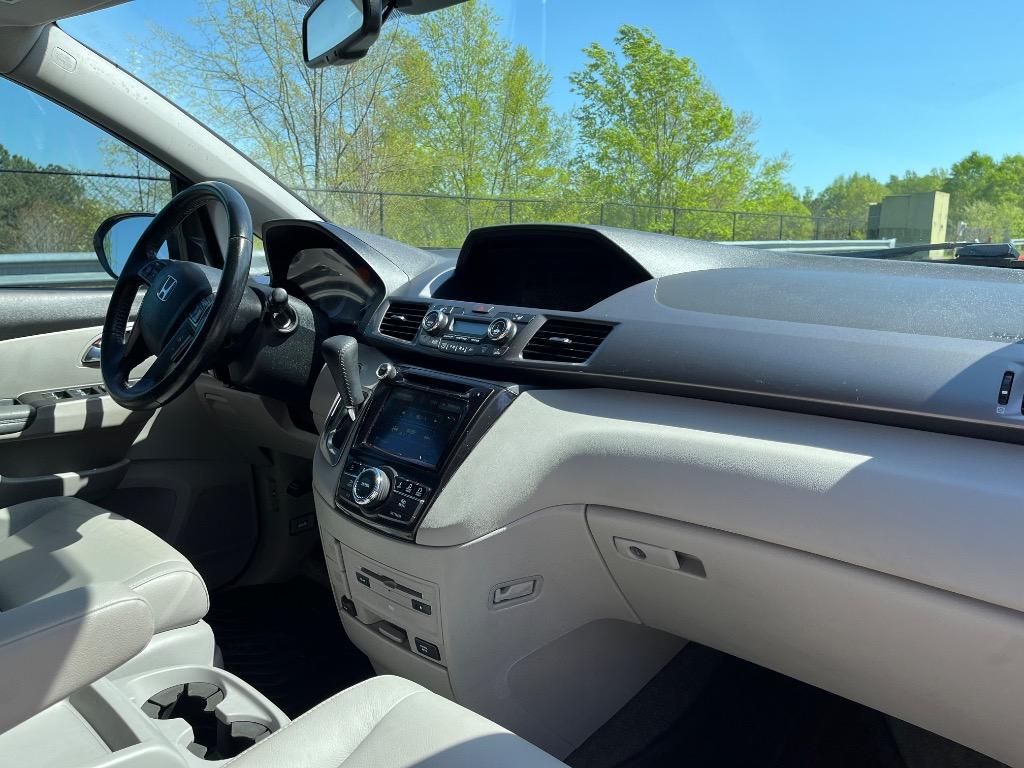 2015 Honda Odyssey Touring photo