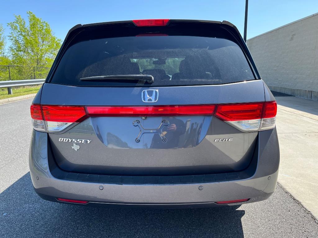 2015 Honda Odyssey Touring photo