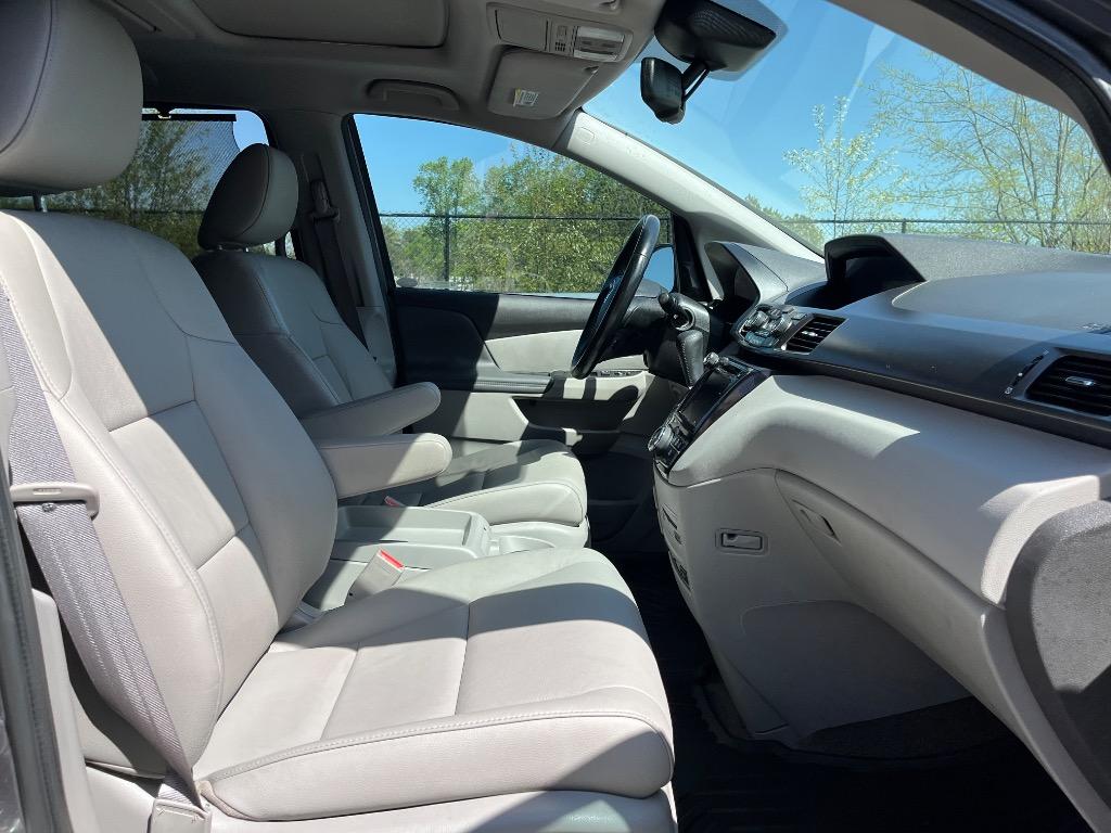 2015 Honda Odyssey Touring photo