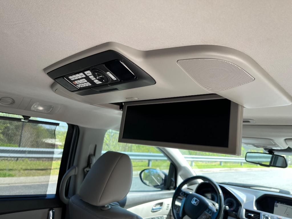2015 Honda Odyssey Touring photo