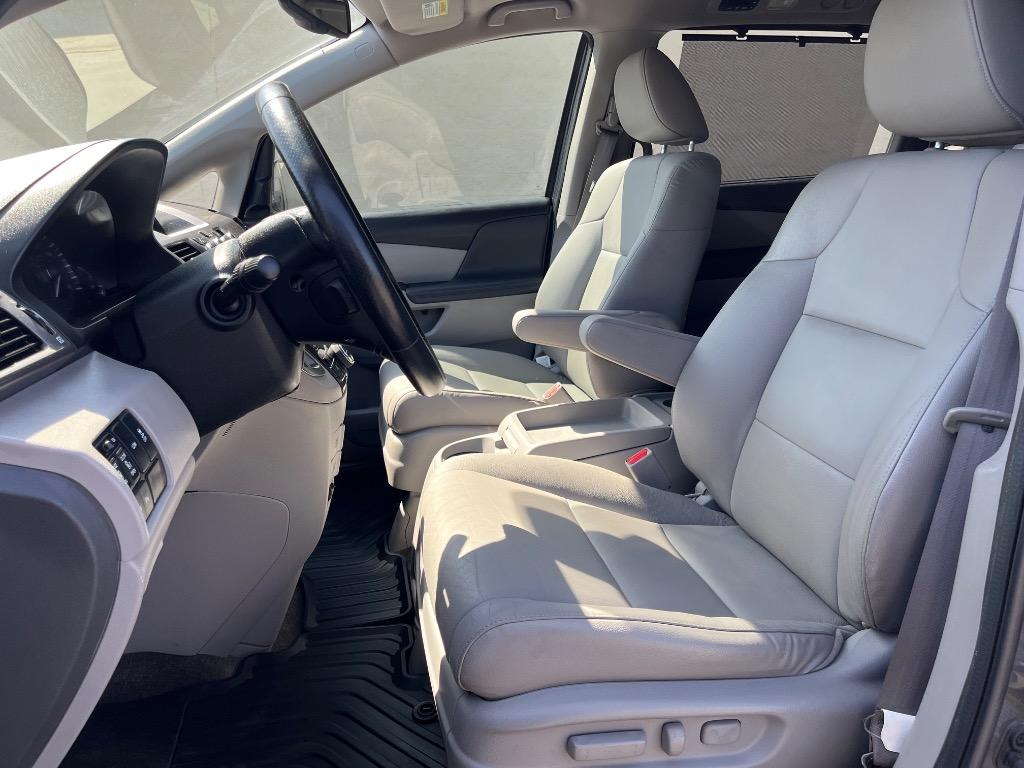 2015 Honda Odyssey Touring photo