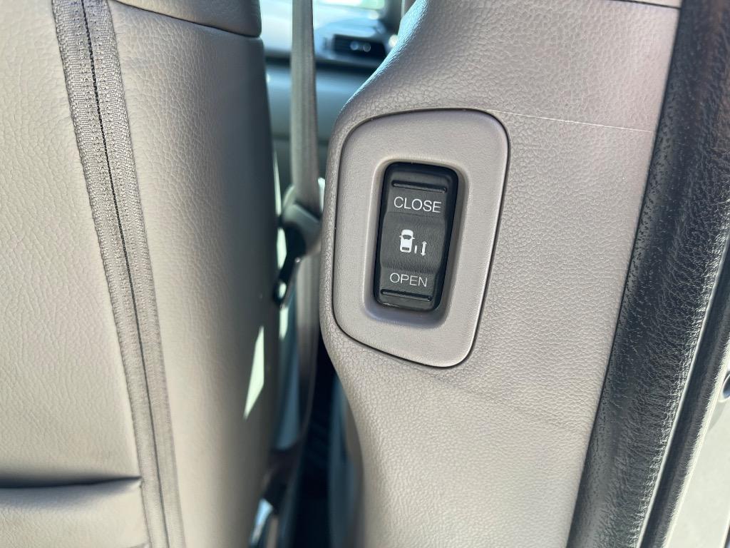 2015 Honda Odyssey Touring photo