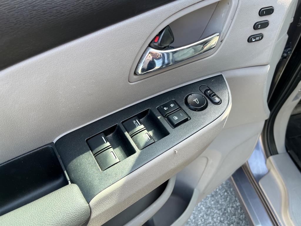 2015 Honda Odyssey Touring photo