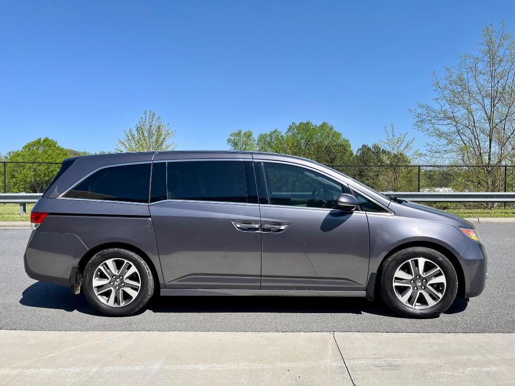 2015 Honda Odyssey Touring photo