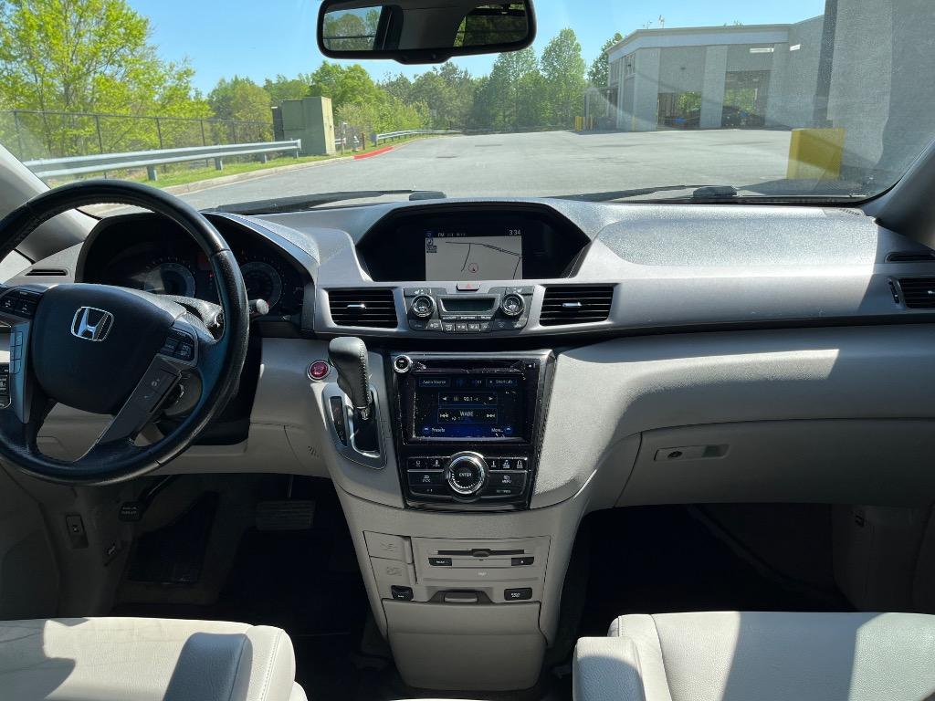 2015 Honda Odyssey Touring photo
