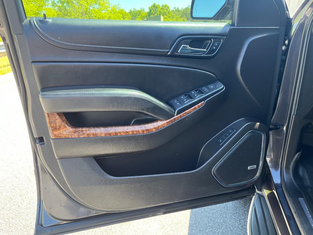 2016 Chevrolet Suburban 1500 LTZ photo