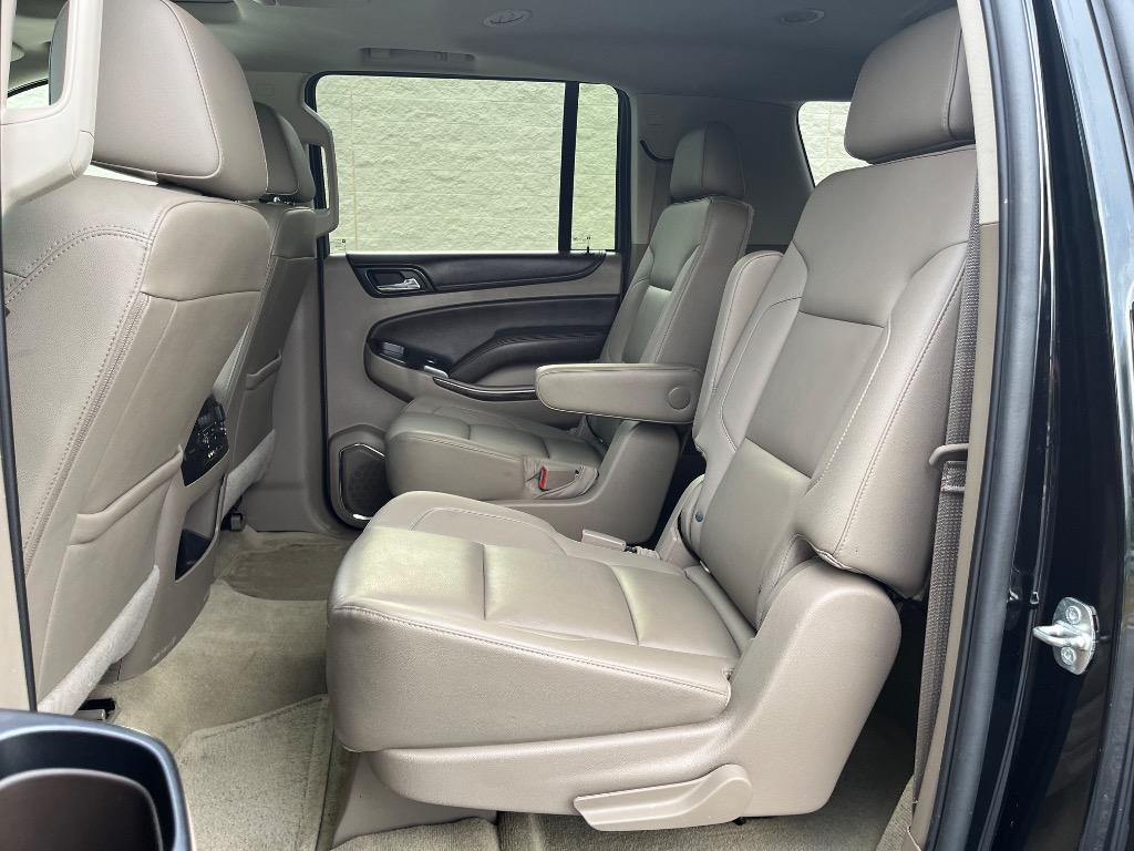 2016 Chevrolet Suburban 1500 LT photo