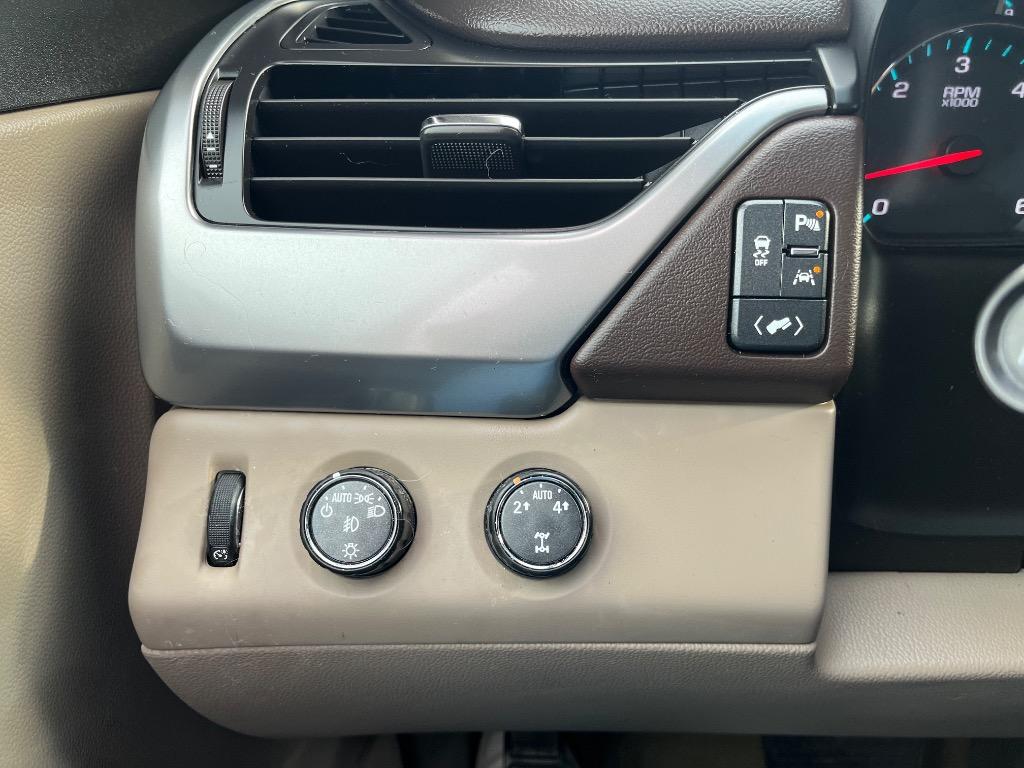 2016 Chevrolet Suburban 1500 LT photo