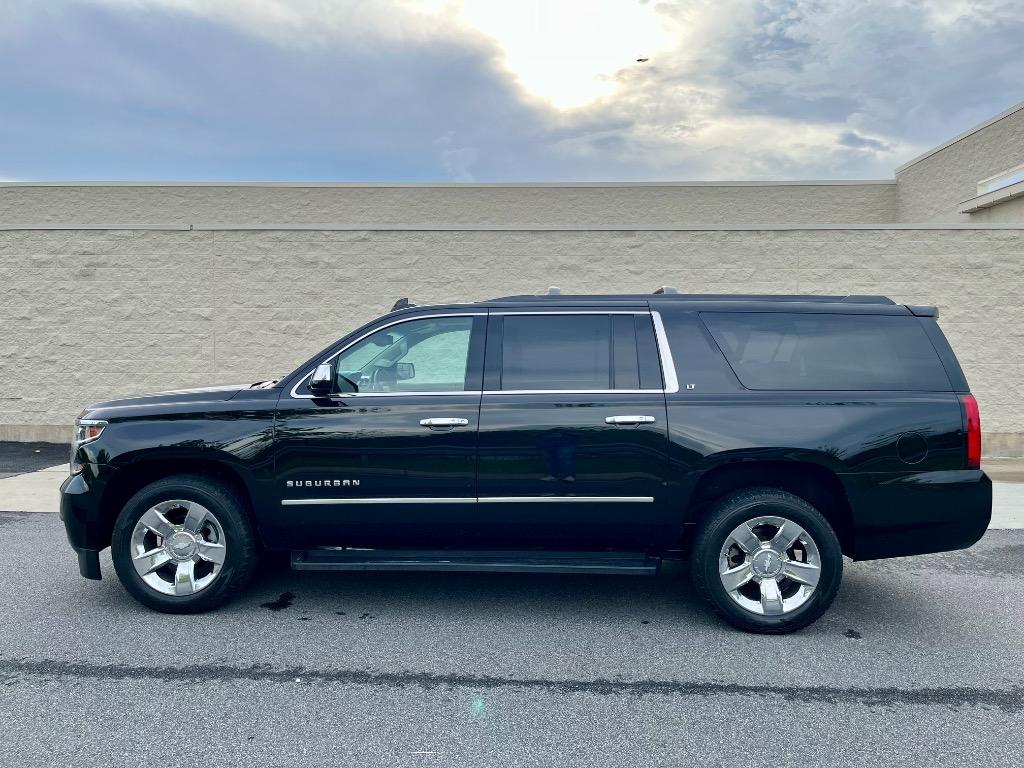 2016 Chevrolet Suburban 1500 LT photo