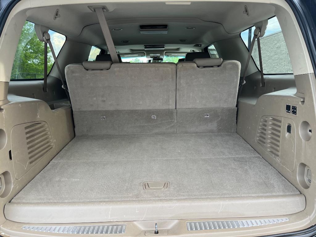2016 Chevrolet Suburban 1500 LT photo