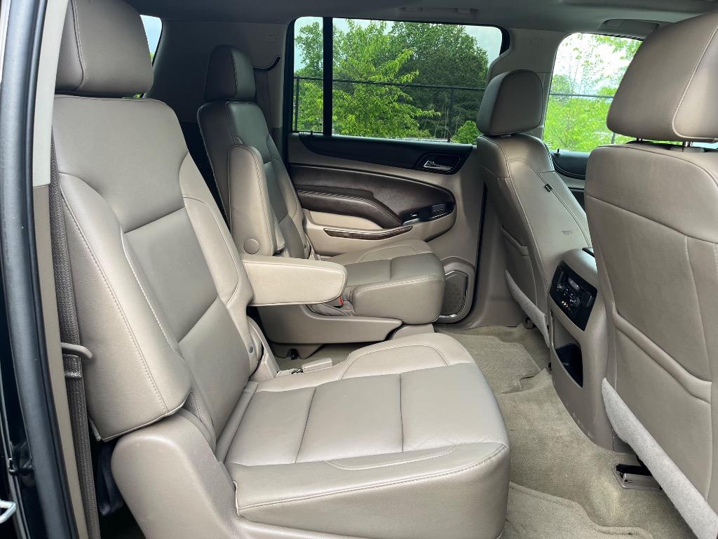 2016 Chevrolet Suburban 1500 LT photo