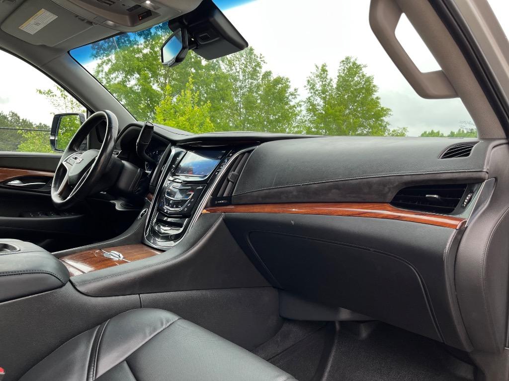 2016 Cadillac Escalade ESV Luxury photo