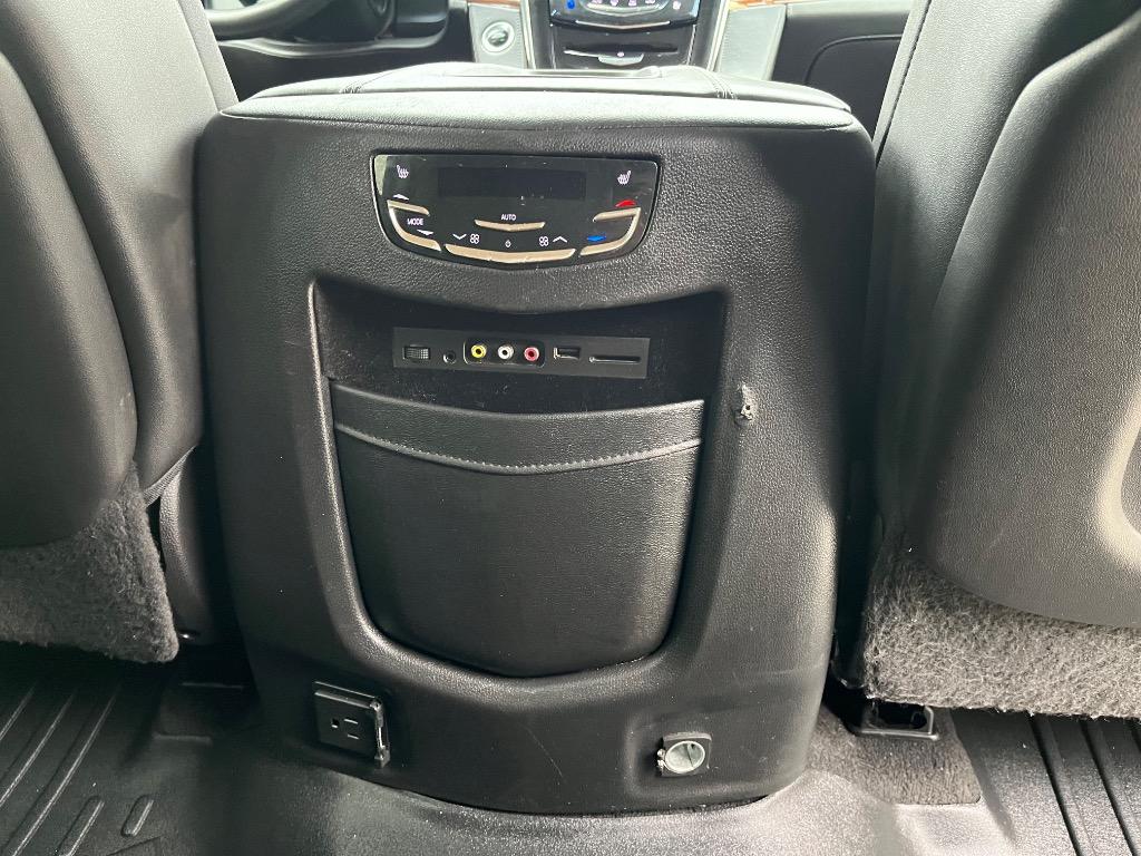 2016 Cadillac Escalade ESV Luxury photo