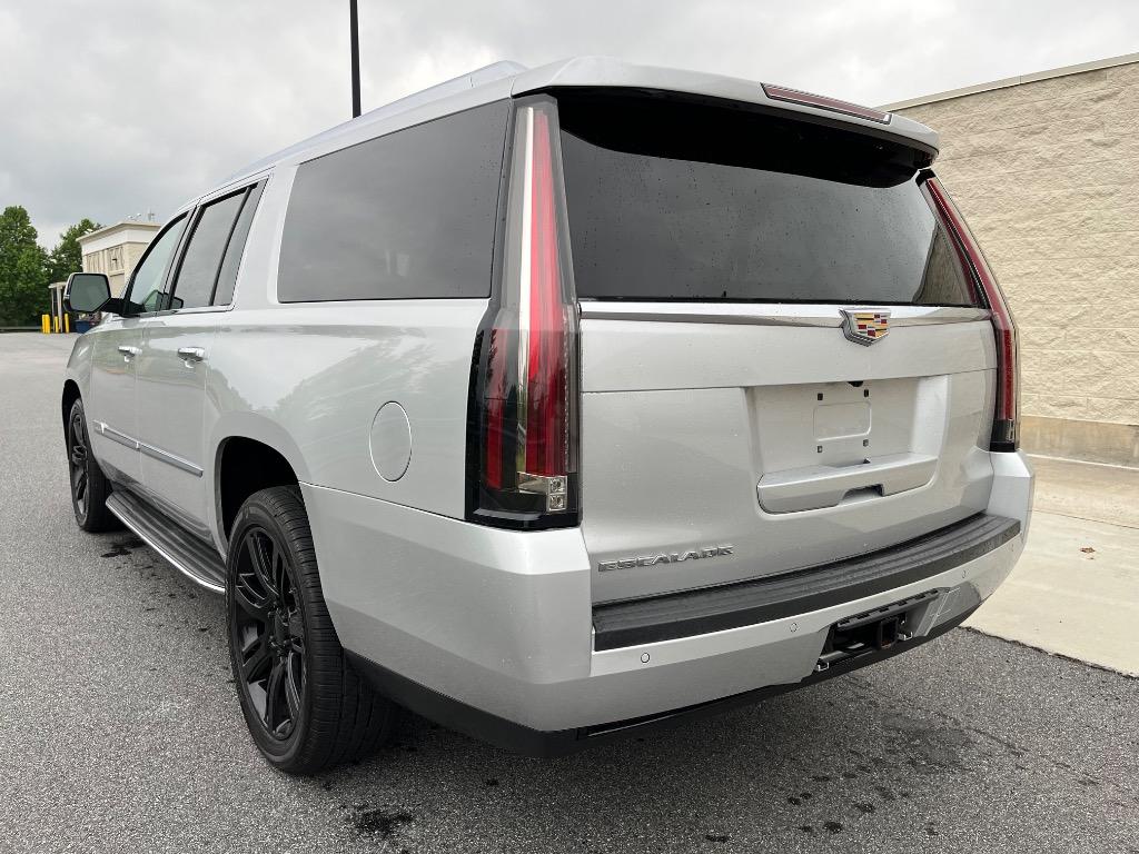 2016 Cadillac Escalade ESV Luxury photo