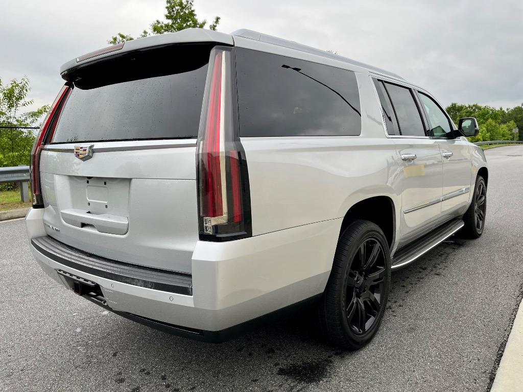 2016 Cadillac Escalade ESV Luxury photo