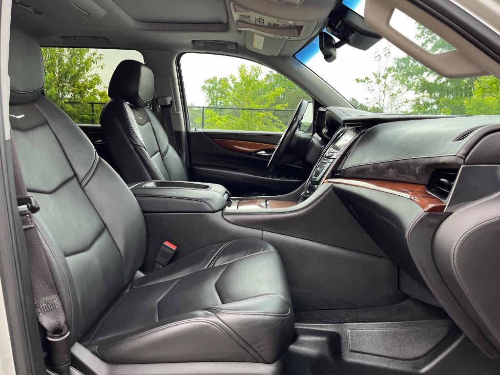 2016 Cadillac Escalade ESV Luxury photo