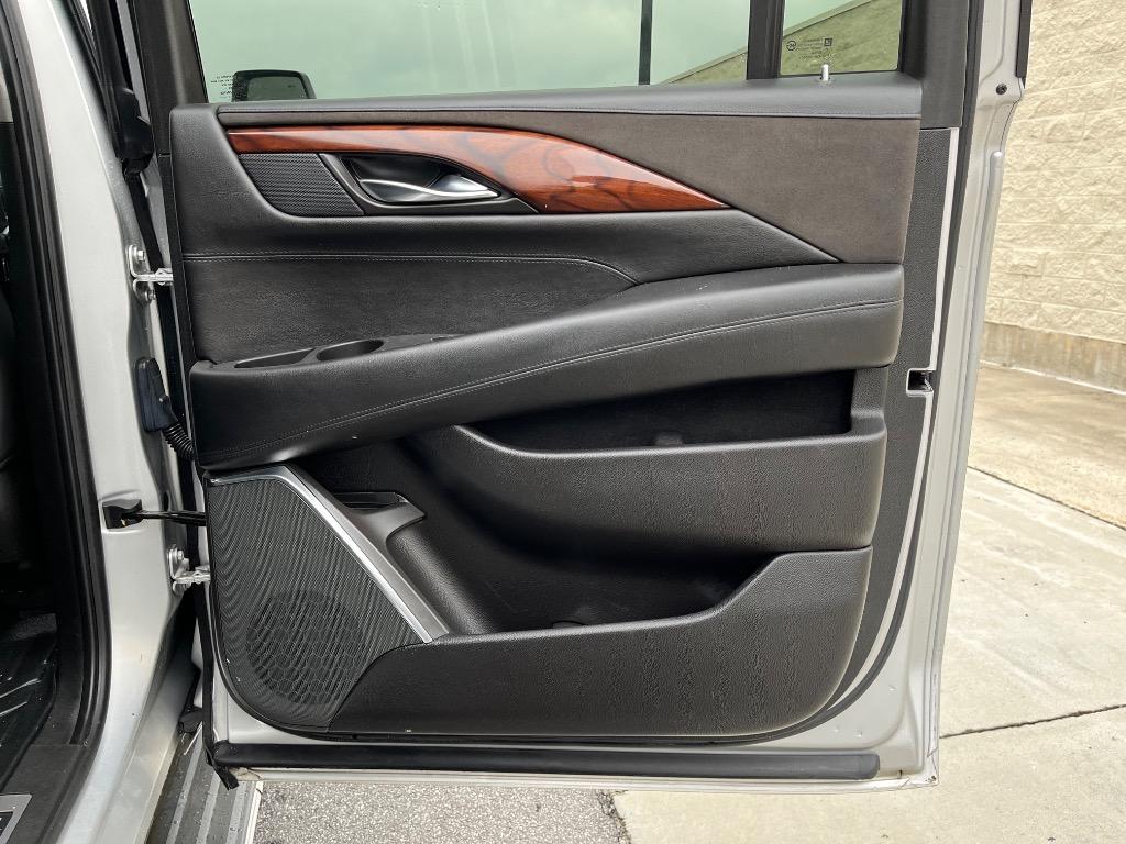 2016 Cadillac Escalade ESV Luxury photo