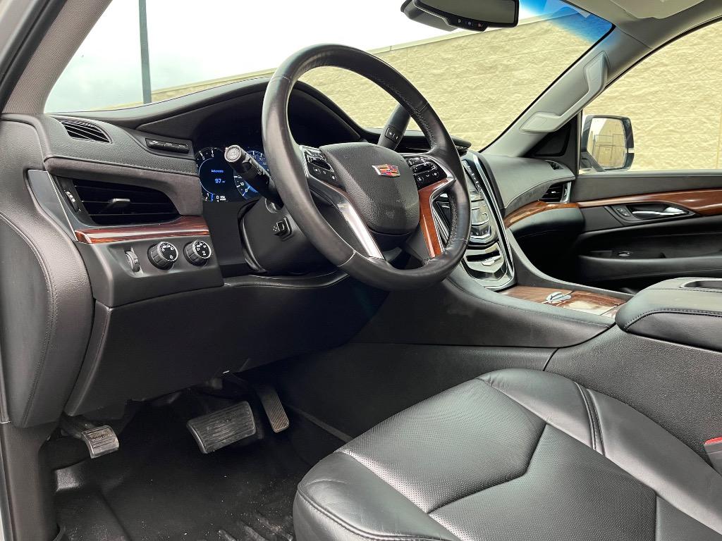 2016 Cadillac Escalade ESV Luxury photo