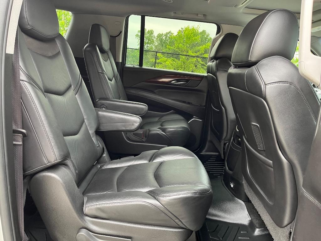 2016 Cadillac Escalade ESV Luxury photo