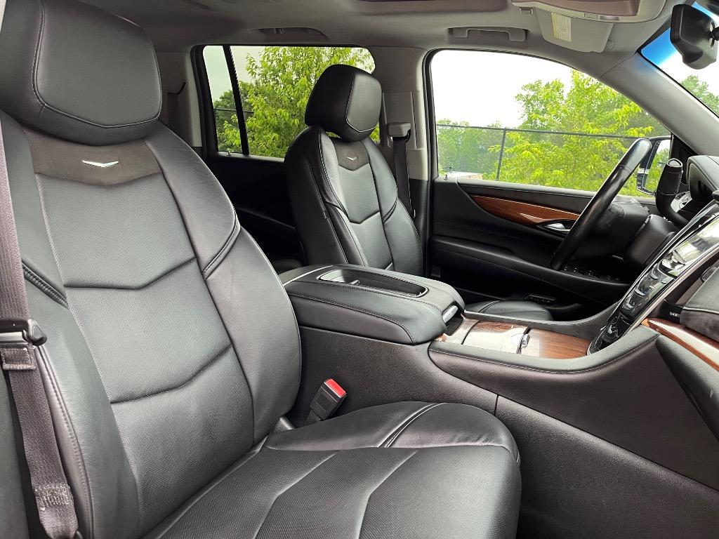 2016 Cadillac Escalade ESV Luxury photo