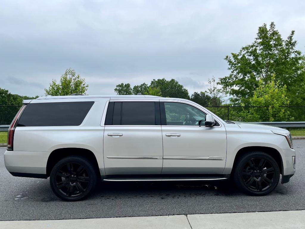 2016 Cadillac Escalade ESV Luxury photo