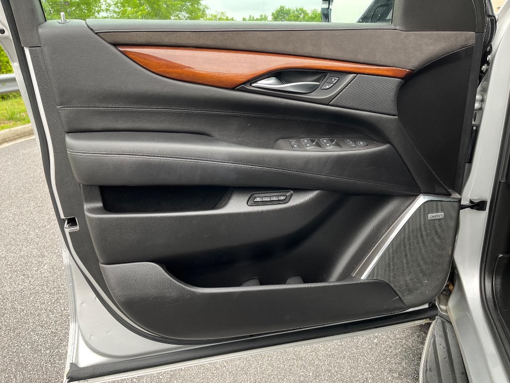 2016 Cadillac Escalade ESV Luxury photo