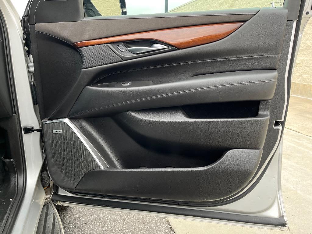 2016 Cadillac Escalade ESV Luxury photo